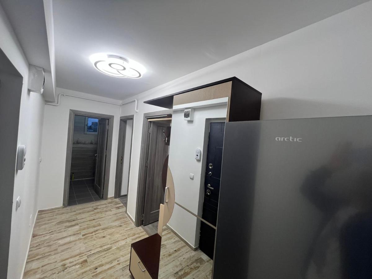 Lovely Flat With Bathtub 5 Mins From Center Craiova Luaran gambar